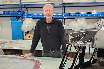 Bootssattler Klaus Leufen in der Werkstatt seines Betriebs Hildra.